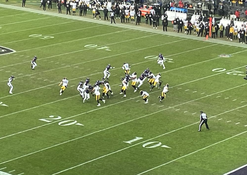 Late overturned touchdown helps Pittsburgh knock off Ravens in 27-22 final