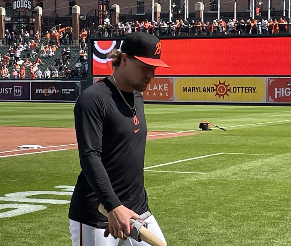 Controversial call doesn't forgive Orioles' messy defense in Sunday's loss