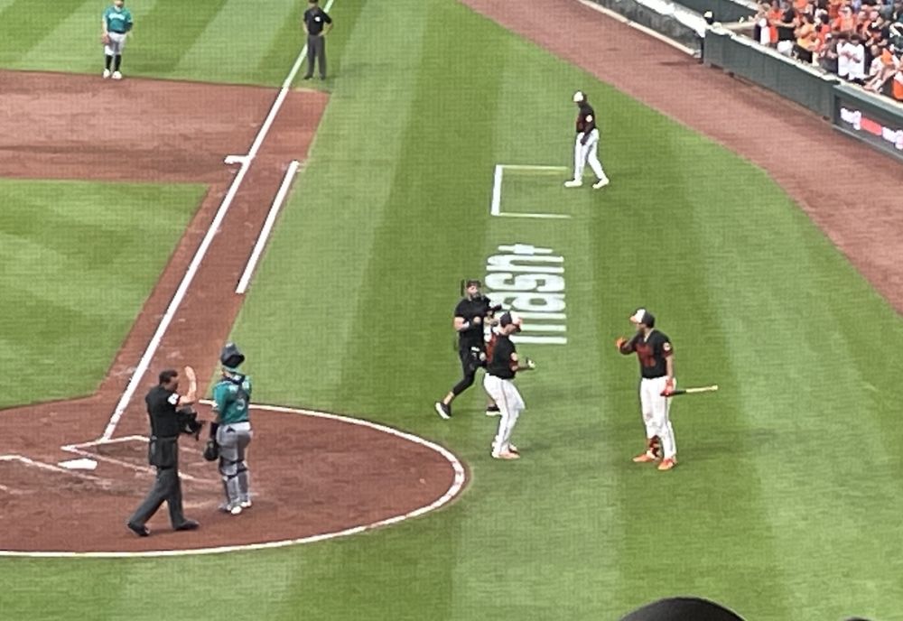 Six-run third inning, Wells' relief efforts lead Orioles to 7-5 win over Seattle to salvage split